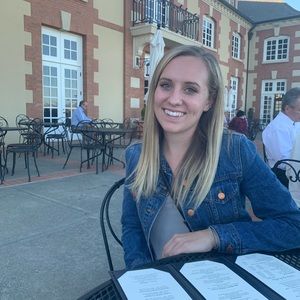 Meet your Posher, Emily